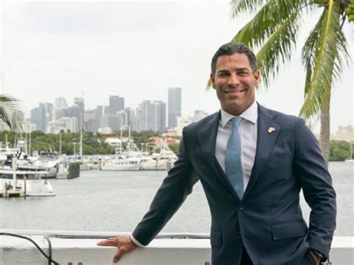 Miami Mayor / Pres. Candidate Francis Suarez brags about 2430 5k
