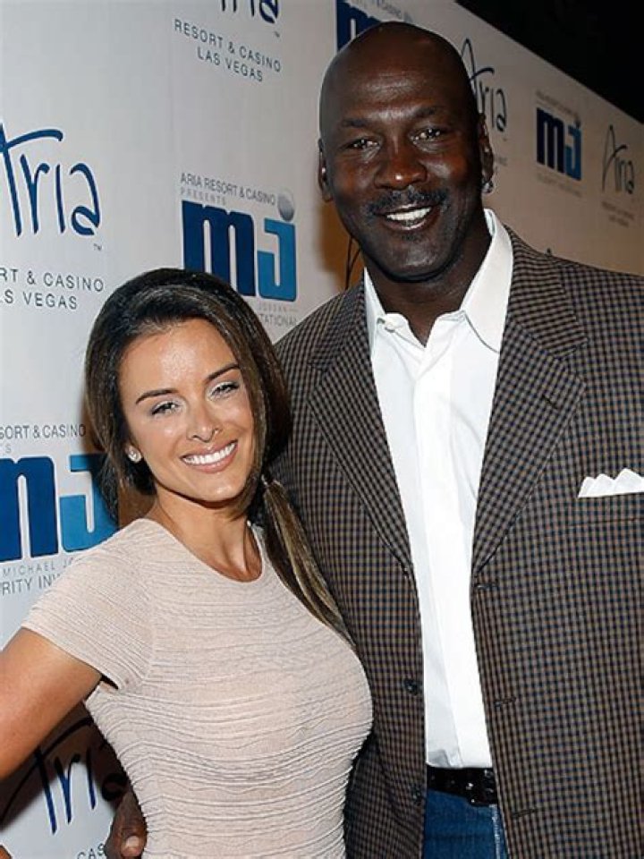 Michael Jordan Marries Longtime Girlfriend