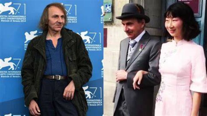 Michel Houellebecq se casa y Carla Bruni inmortaliza el momento