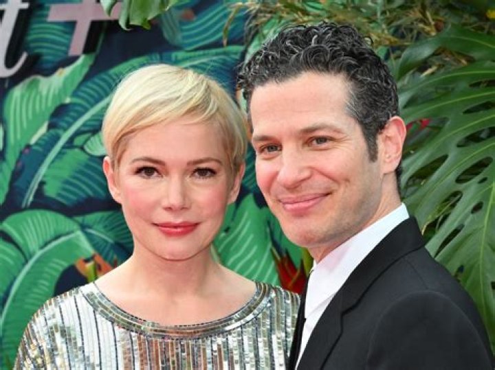 Michelle Williams & Thomas Kail PDA on Tony Awards Red Carpet Photo