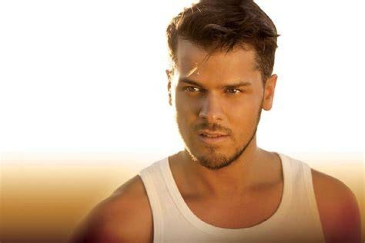 MICKAEL CARREIRA Grupo Banda Contacto Ag&ecirc;ncia Tr&ecirc;s