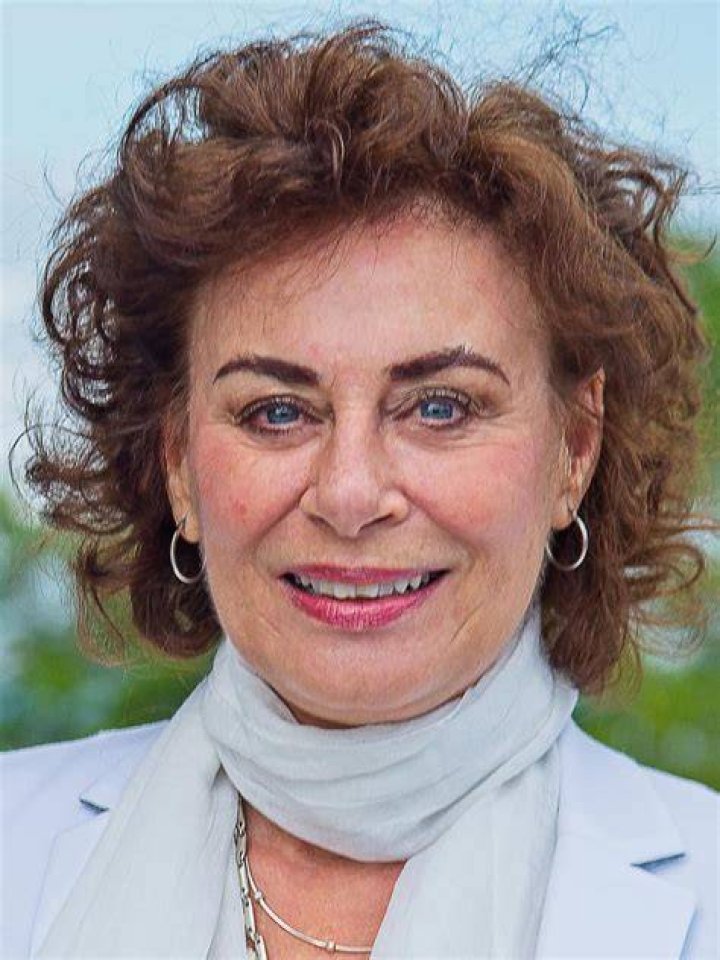Mimi Kuzyk Contact Info, Agent, Manager IMDbPro