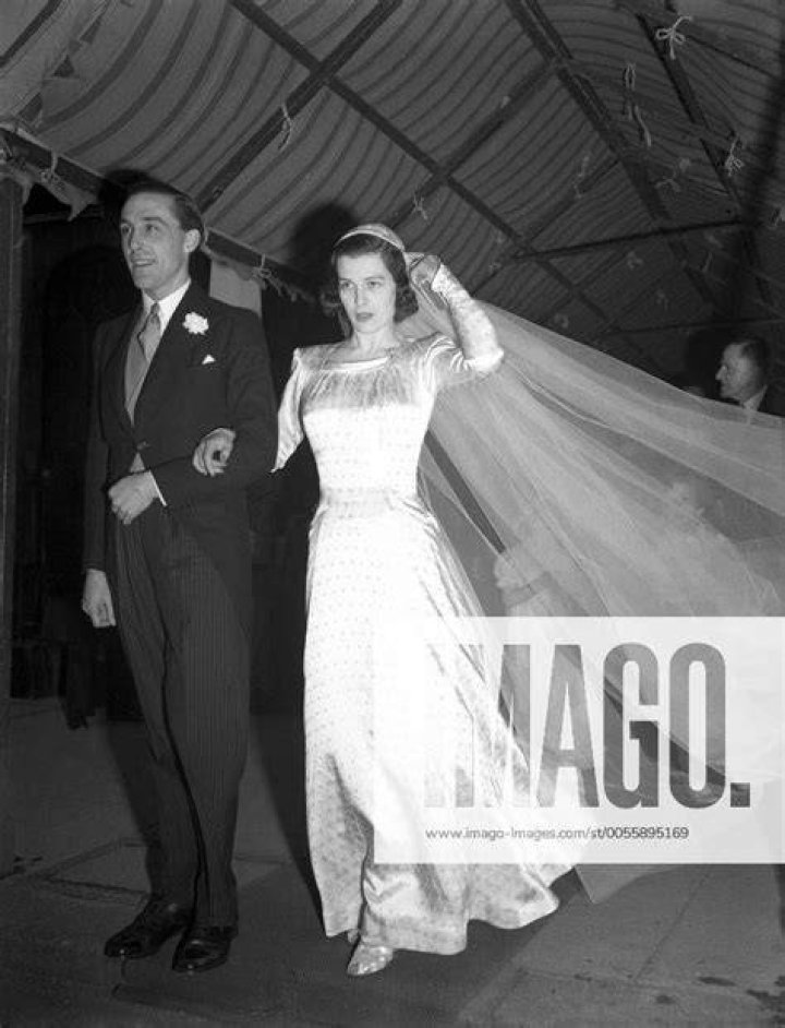 Miss Osla Benning 24, marries Mr John Henniker Major, assistant private