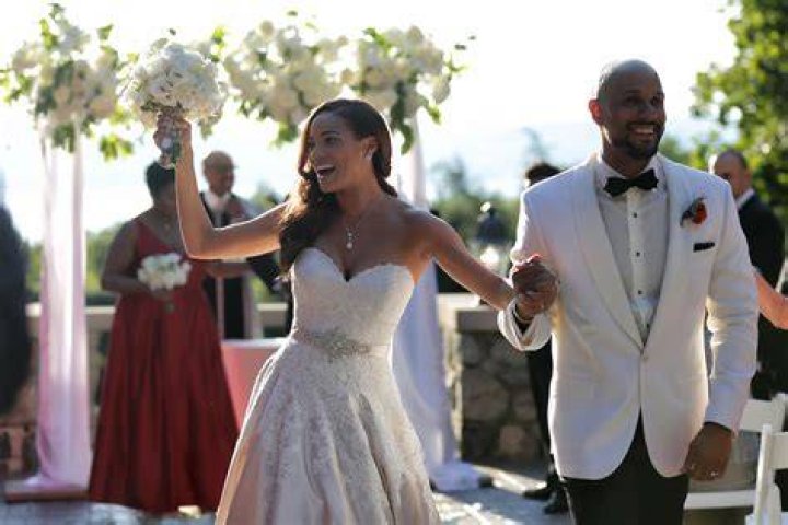 &lsquo;Mistresses&rsquo; Star Rochelle Aytes Marries Actor CJ Lindsey in Mansion