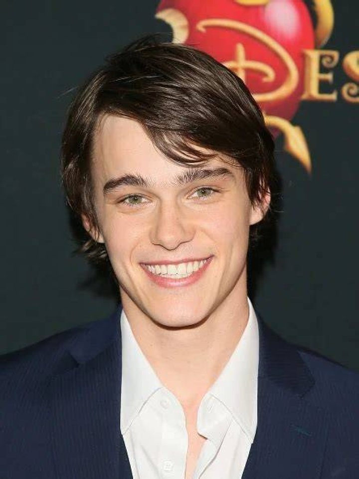 Mitchell Hope in Disney's Descendants (2015) Good looking actors
