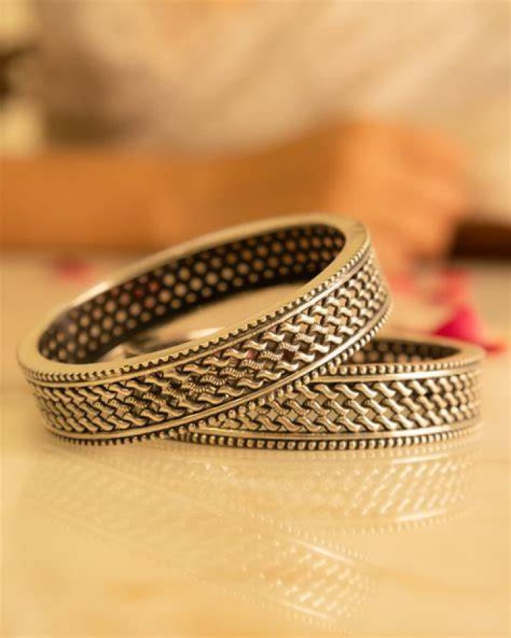 Mizoya Intricate Jali Classic Bangle Shyle