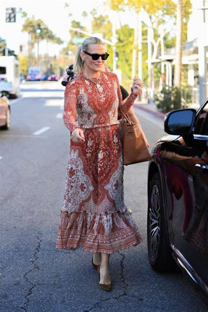 Molly Sims Out in Los Angeles 04/12/2021 • CelebMafia