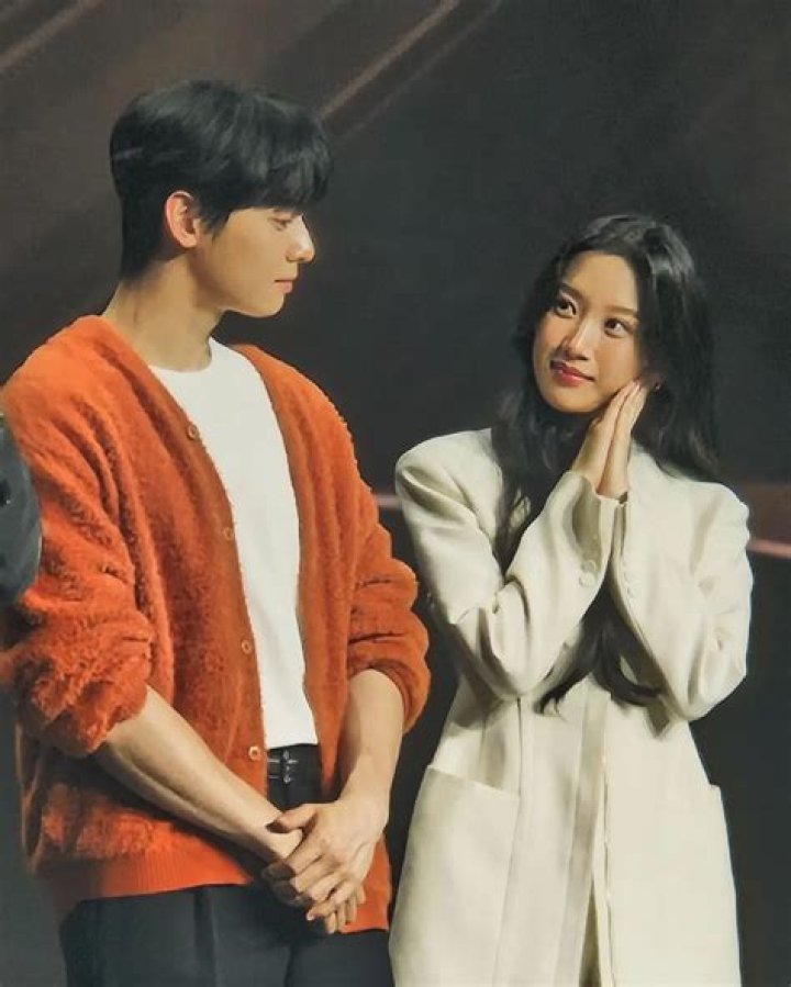 Moon Ga Young et Woo Do Hwan en couple ? Leurs agences s&rsquo;expriment KGEN