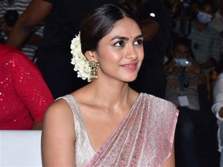 Mrunal Thakur makes shocking comments on marriage పెళ్లిపై షాకింగ్