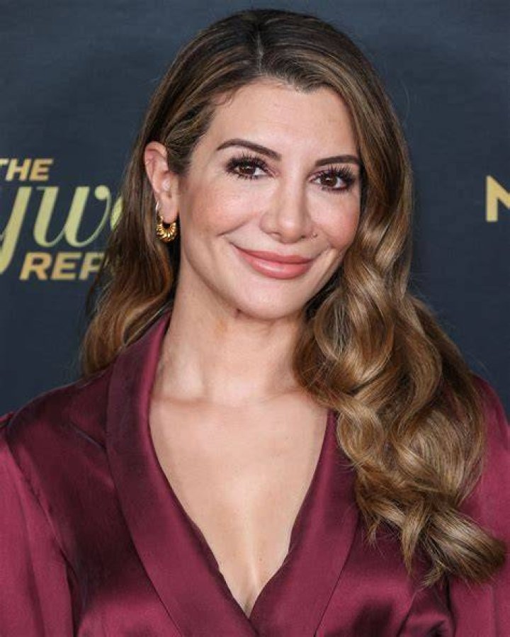 Nasim Pedrad's Boyfriend Or Husband; Who Will It Be?