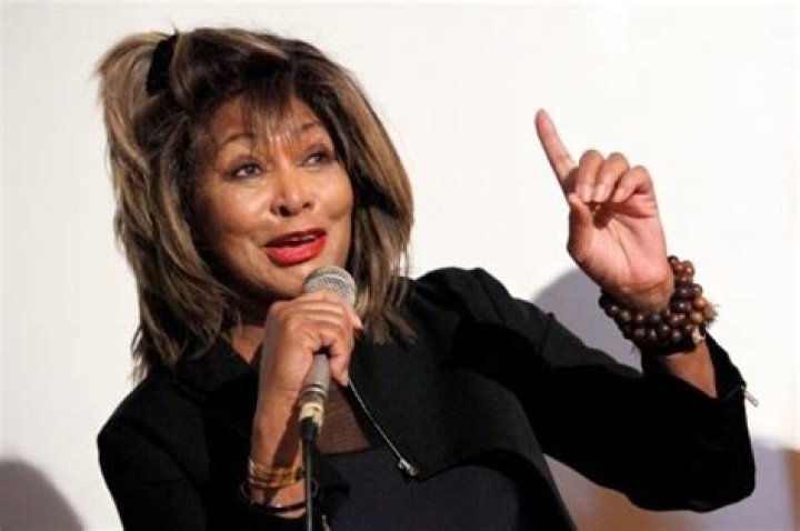 Nederlandse bloemenzee voor Tina Turner Foto AD.nl