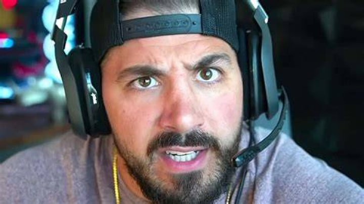 NICKMERCS yells into his Twitch camera.