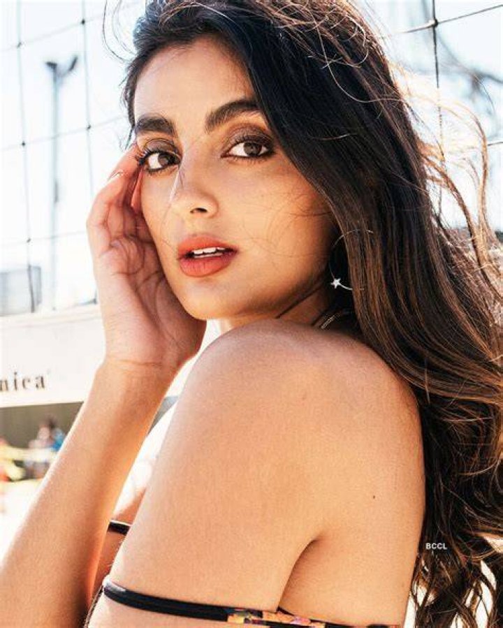 Nikkita Chadha ups the hotness quotient with her Instagram pictures