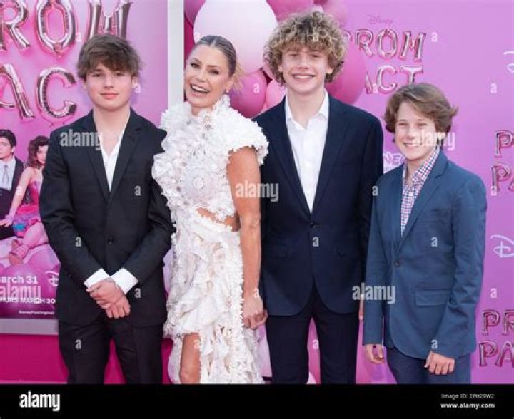 Oliver McLanahan Phillips Where Is Julie Bowen's Son Now in 2024?