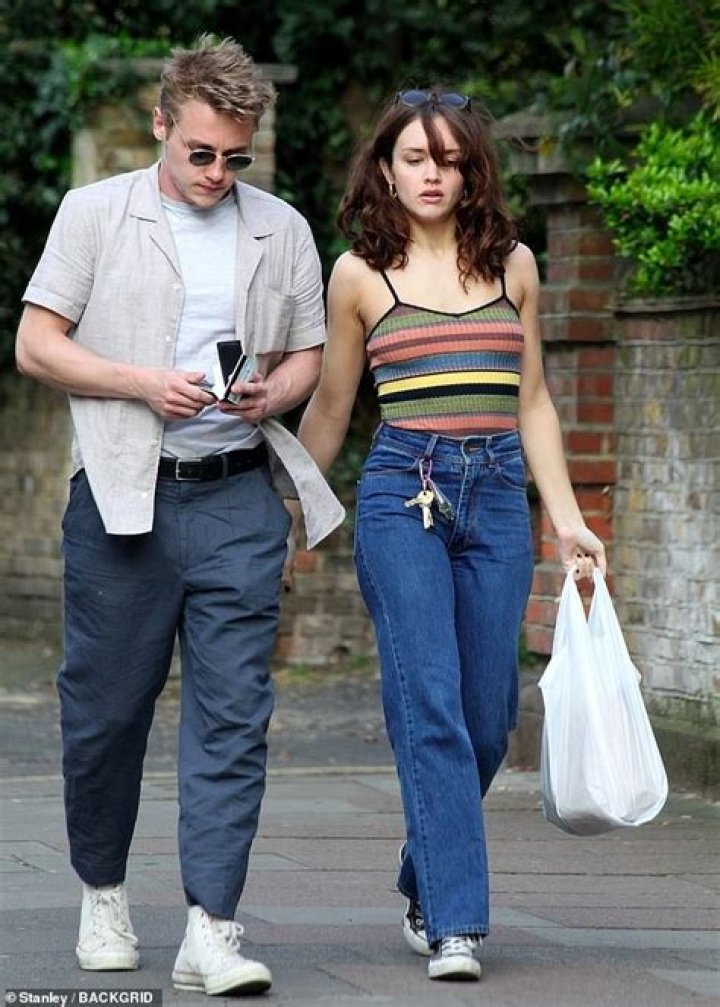 Olivia Cooke and Ben Hardy Shopping for supplies in Primrose Hills