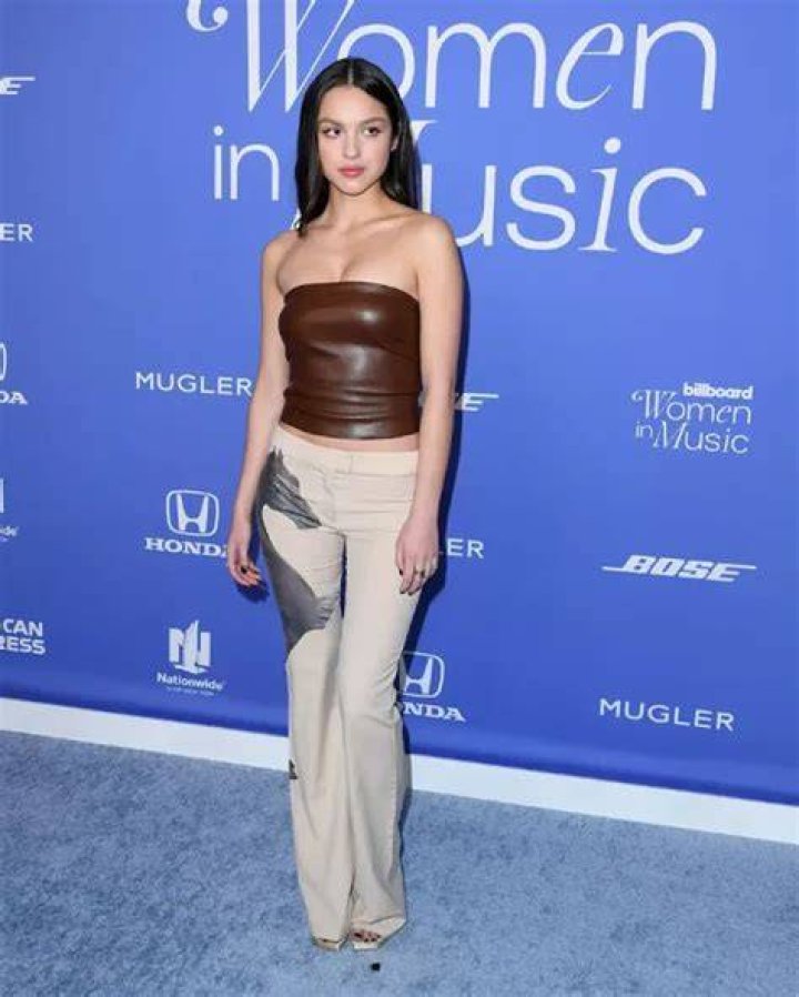 Olivia Rodrigo Height In Feet 2024 Ermina Diannne