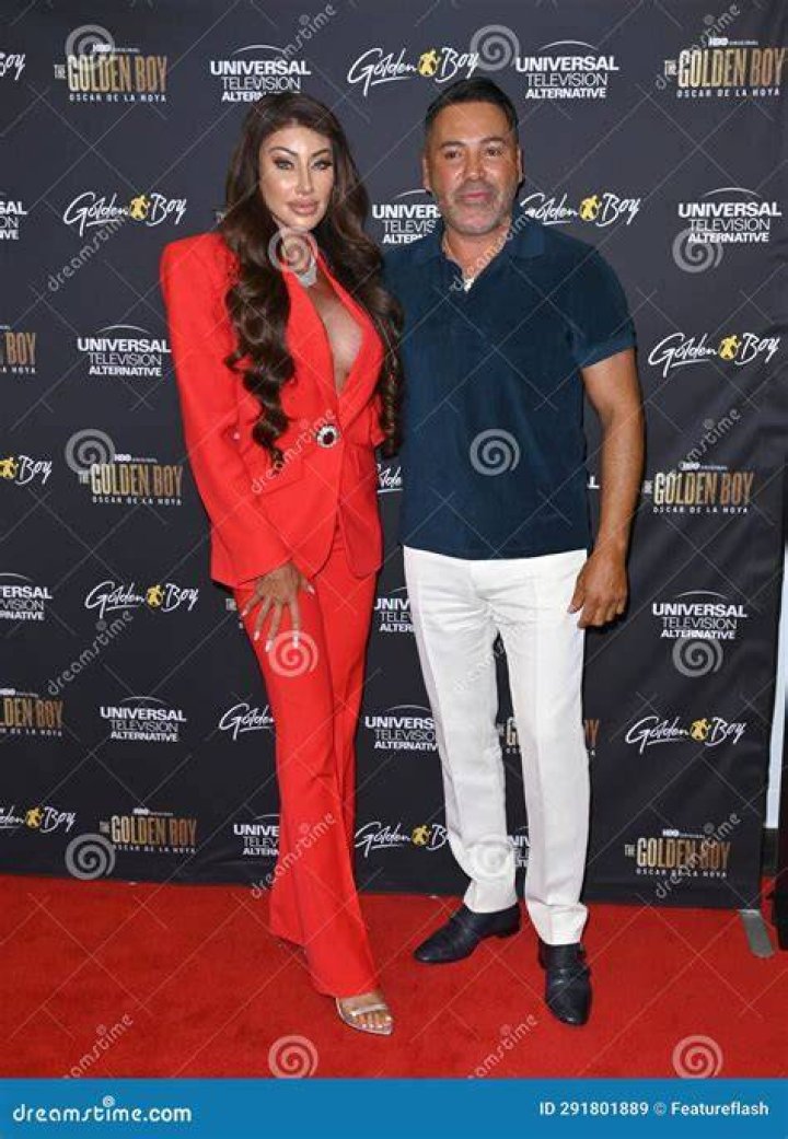 Oscar De La Hoya, Holly Sonders go out amid assault claims