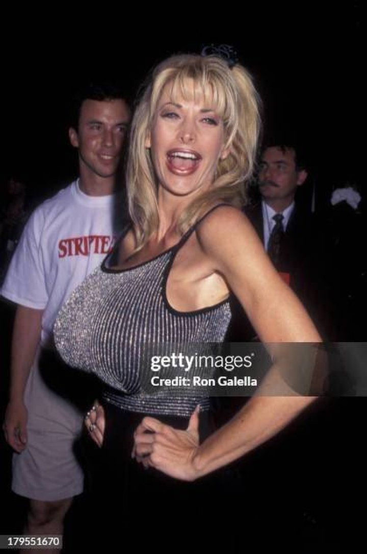 Pandora Peaks In Striptease (1996) YouTube