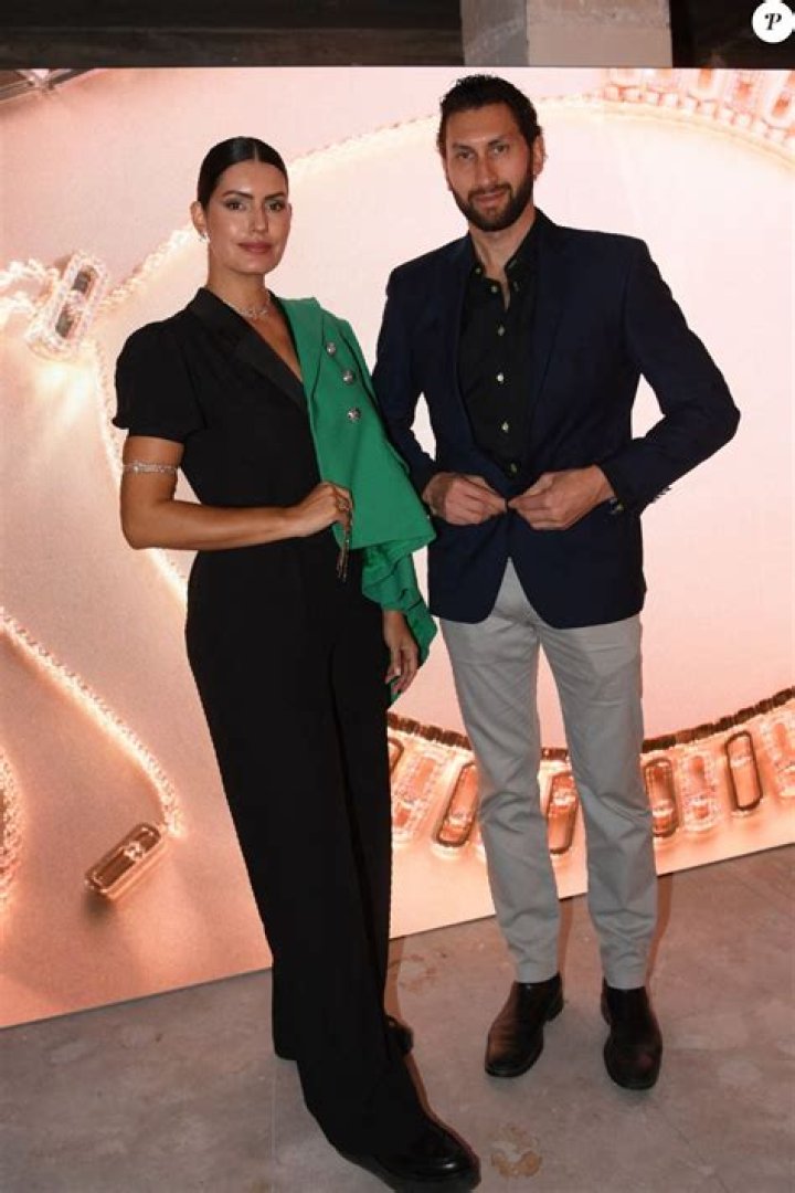 Photo Karim Al Fayed et Brenda Costa Front Row D&eacute;fil&eacute; Messika