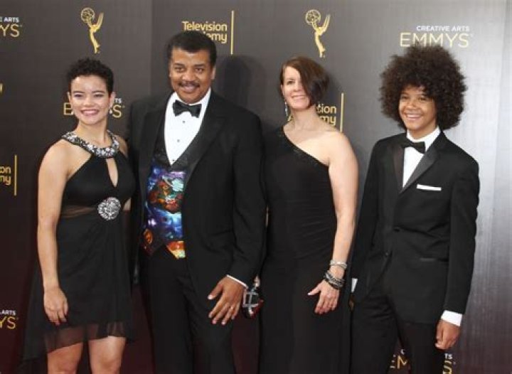 Photo Neil Degrasse avec sa fille Miranda Tyson, sa femme Alice Young