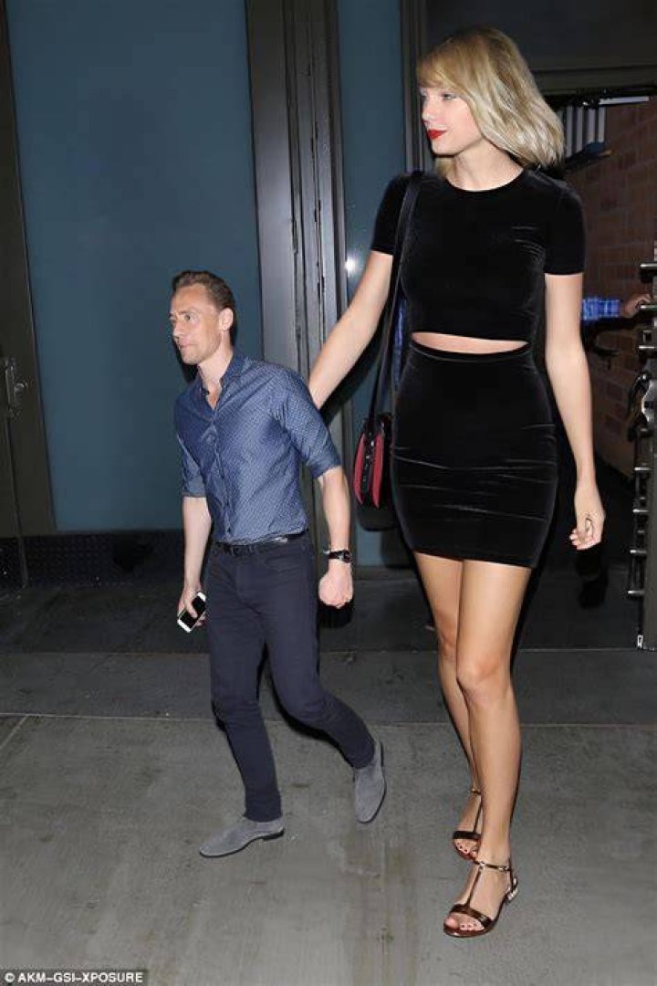 Photos of Taylor Swift Towering Over Celebrities See Them All