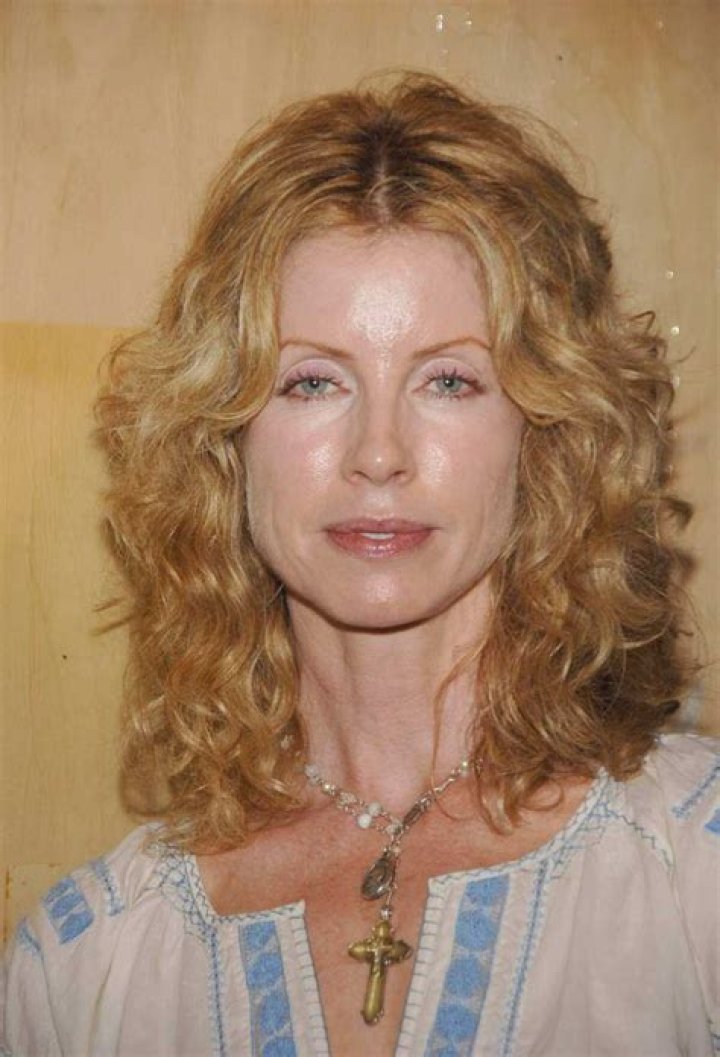 Picture of Julianne Phillips