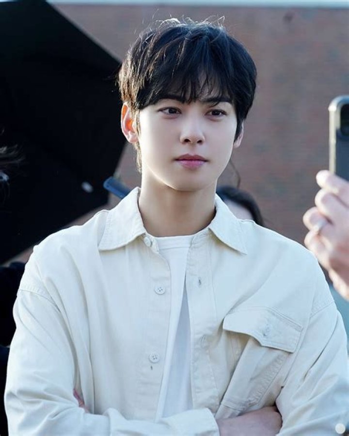 Pin on Cha Eunwoo