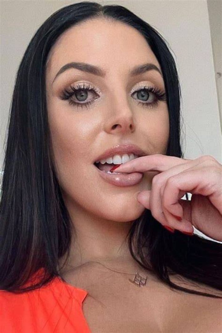 Pin p&aring; Angela White