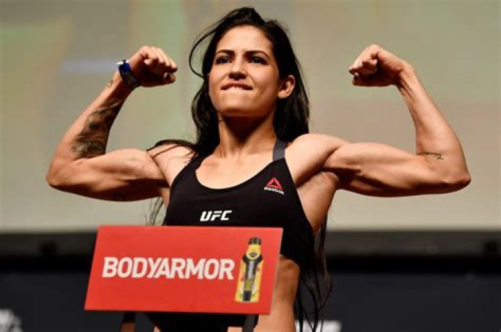 Polyana Viana, UFC fighter, beats up wouldbe thief in Rio after he