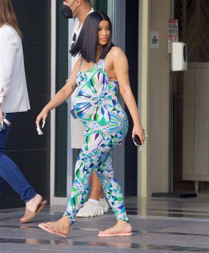 Pregnant Cardi B Enjoys a Steakhouse Dinner in LA cardi b july 2021