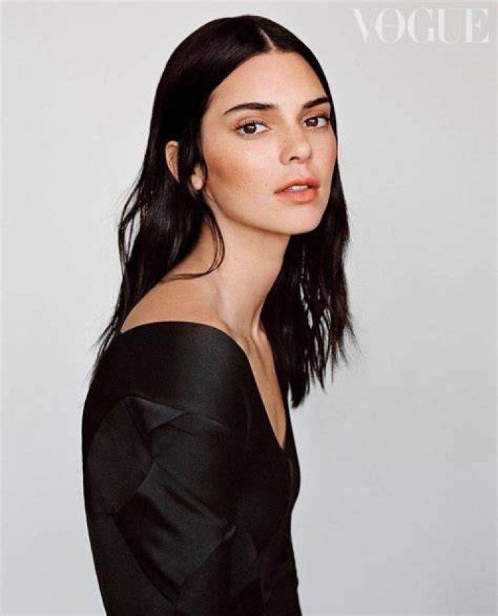 Profil Biodata Kendall Jenner Model Cantik Terkenal Dunia Merk yg Bagus