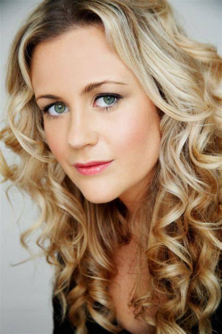 Rachael Carpani Actor CineMagia.ro