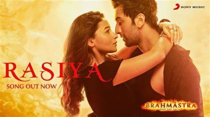 Rasiya Song from Brahmāstra Out Ranbir Kapoor Can't Take Eyes Off Alia