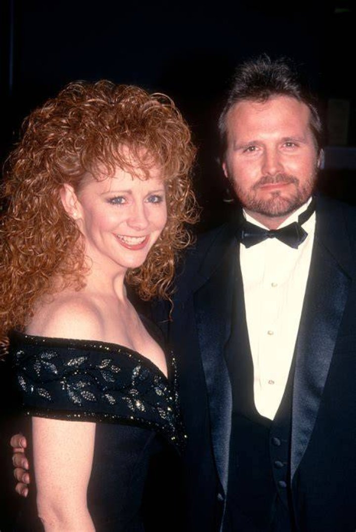 Reba McEntire&rsquo;s 1st Husband Divorced His Previous Wife after Their 1st