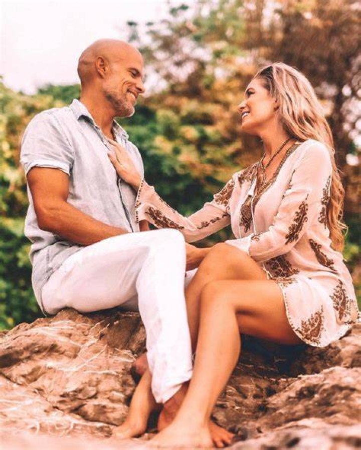 Regan Hillyer YouTube Paris photography, Self made millionaire, The