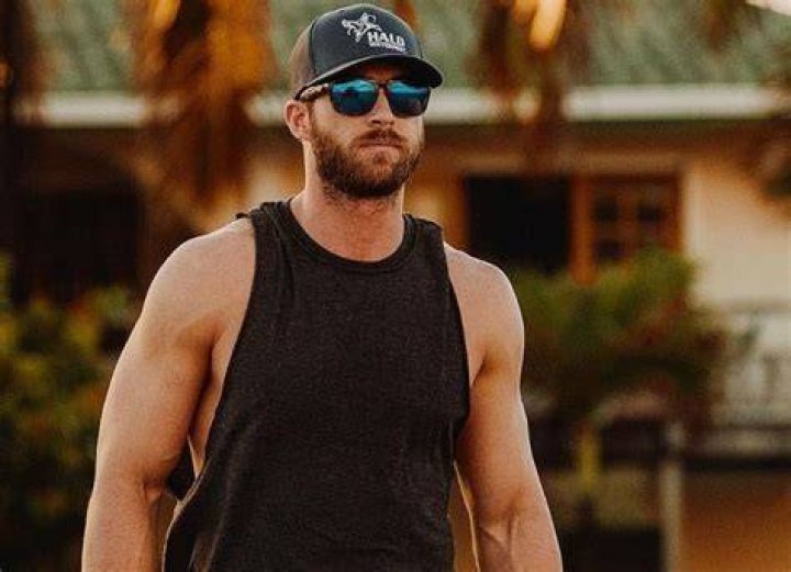 Riley Green Bio, Age, Career, Girlfriend, Award, Earnings, Height