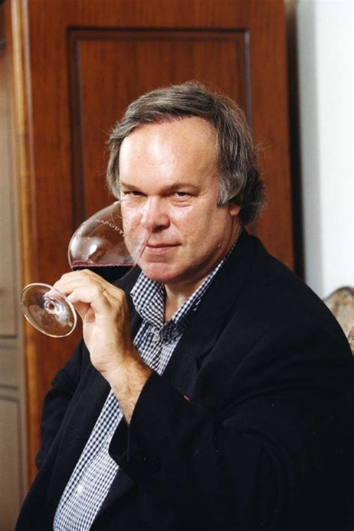 Robert Parker Ό&tau;&alpha;&nu; έ&nu;&alpha;&sigmaf; ά&nu;&theta;&rho;&omega;&pi;&omicron;&sigmaf; &gamma;ί&nu;&epsilon;&tau;&alpha;&iota; brand oinos