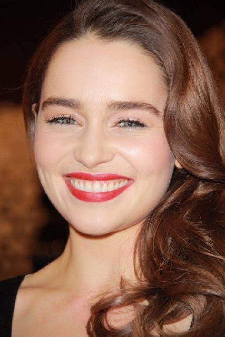 Rocking Celebs pics Emilia Clarke Measurements Height Weight Bra Size