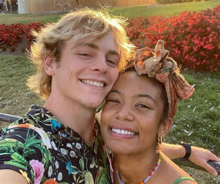 Ross Lynch Wife, Married, Relationship, Girlfriend, Dating History