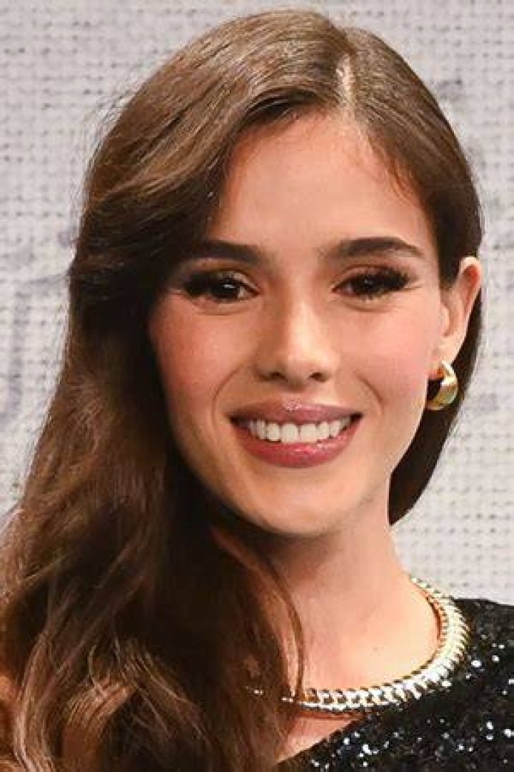 Samantha Siqueiros (TV Actress) Age, Birthday, Bio, Facts, Family