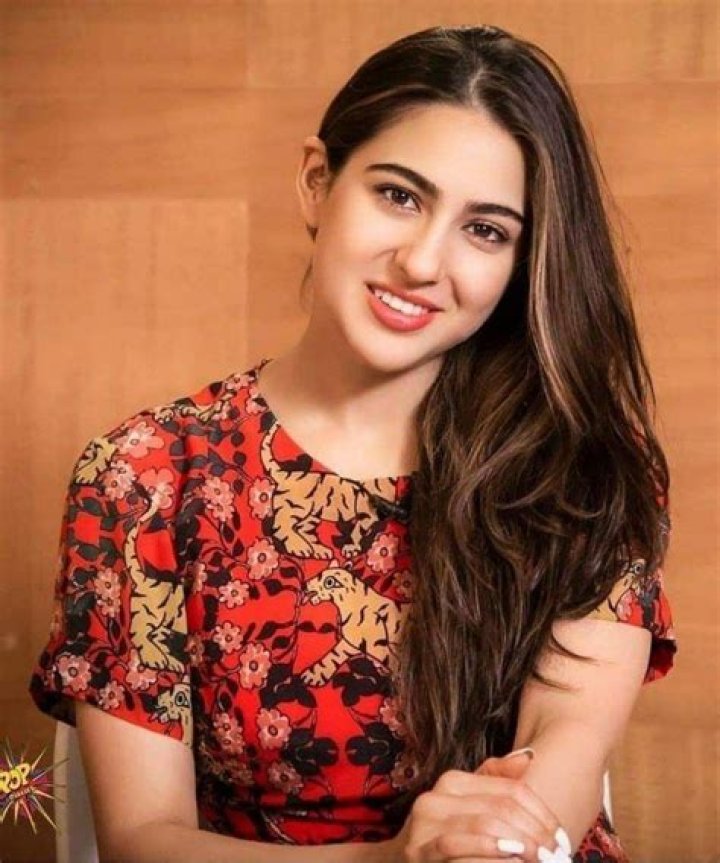 Sara Ali Khan Wiki Age, Boyfriends, Height, Weight & More