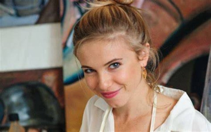 See what Gianna Distenca Stacy from Stacy's Mom video looks like