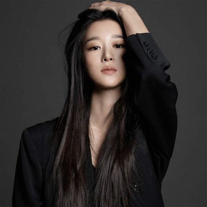 Seo Ye Ji Từ sinh vi&ecirc;n trường b&aacute;o đến n&agrave;ng &ldquo;đi&ecirc;n nữ&rdquo; khuynh đảo m&agrave;n ảnh
