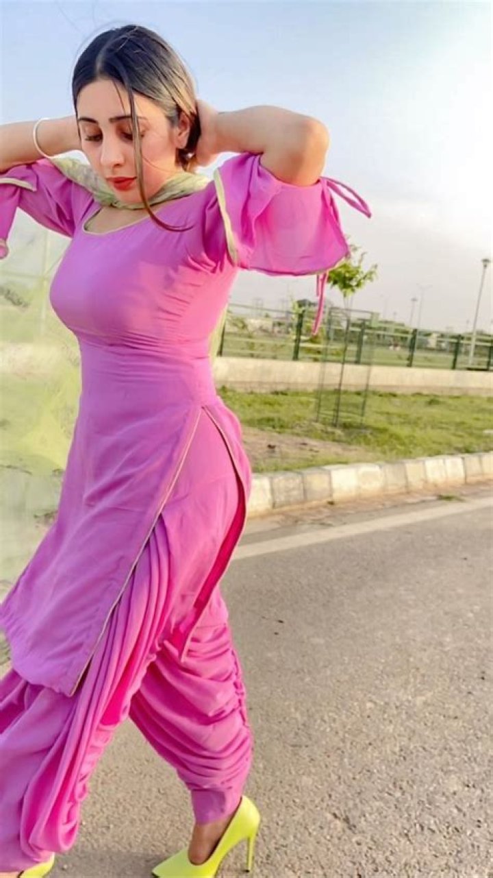 Sexy Punjabi Girl Viral Video in 2022 Model, Punjabi girls, Fashion