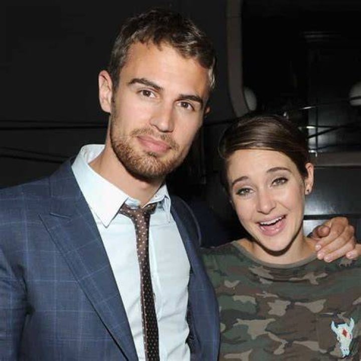 Shailene Woodley&rsquo;s Dating History Aaron Rodgers, More Us Weekly