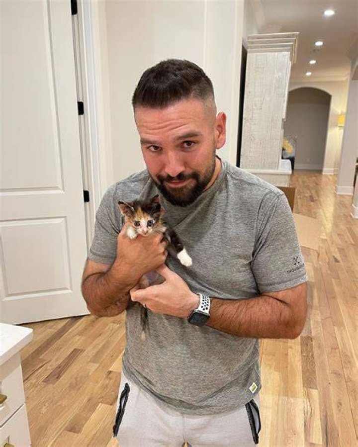 Shay Mooney goes shirtless in beforeandafter weight loss photos