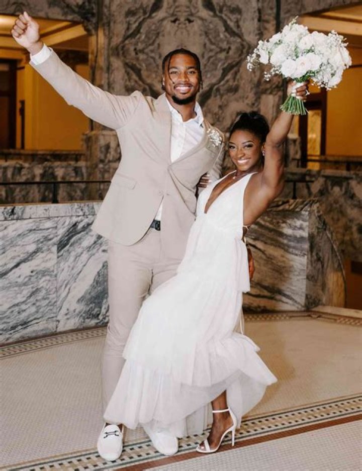 Simone Biles and Jonathan Owens Wear Summer Pastels in New Photo