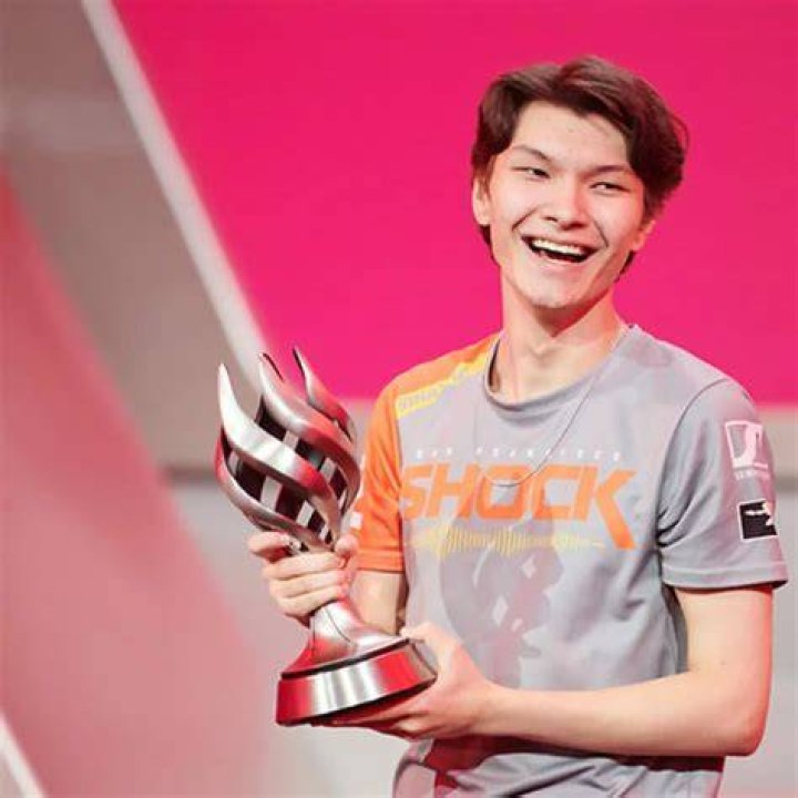 Sinatraa in an Overwatch League press conference.