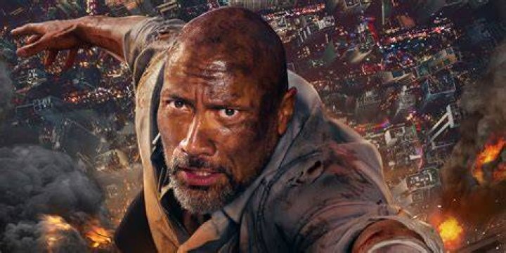 &lsquo;Skyscraper&rsquo; Star Dwayne &lsquo;The Rock&rsquo; Johnson Teaches Daughter to Swim in