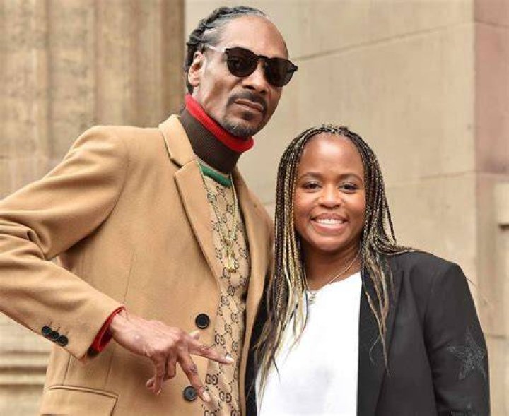 Snoop Dogg and his wife Shante Broadus, 25 years later. r/BeAmazed